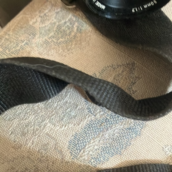 Yashica Black and Silver Film SLR Camera with Manual Controls fx-2 as is - Picture 2 of 4